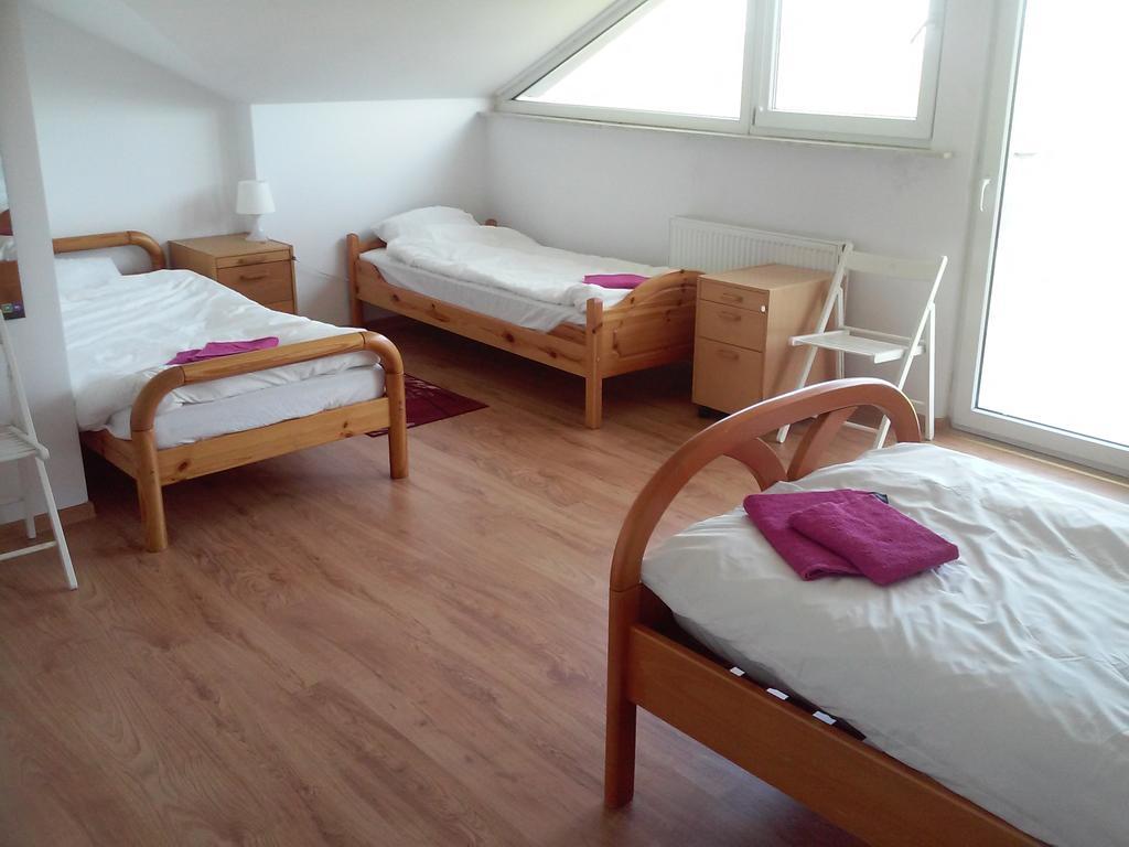 Dworek Poznan Bed & Breakfast Exterior foto